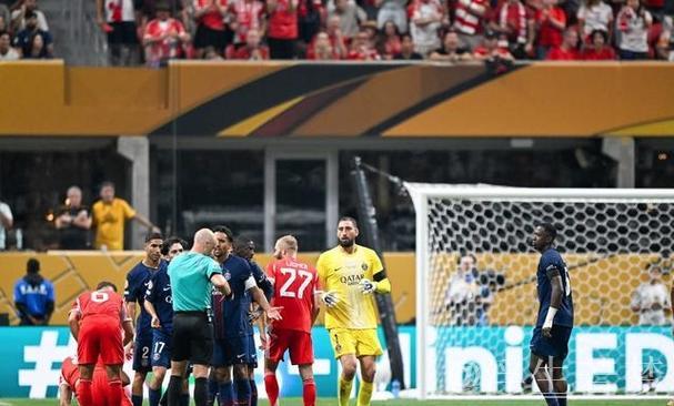 红牌+点球争议!巴黎愤怒 拜仁不服 名哨46岁执法引质疑 红牌+点球争议!巴黎愤怒 拜仁不服 名哨46岁执法引质疑